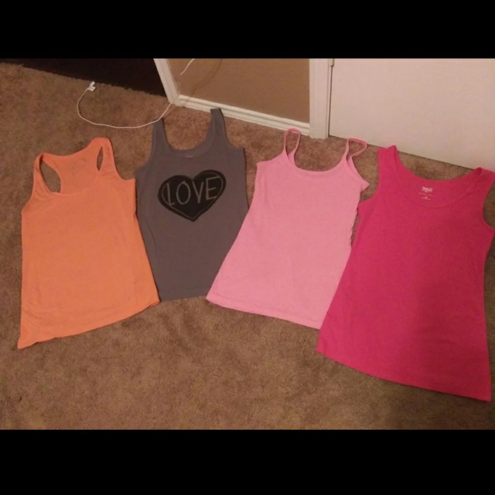 4 women tanks